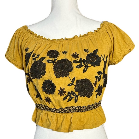 American Eagle Outfitters Tops - American Eagle Embroidered Size Medium Top